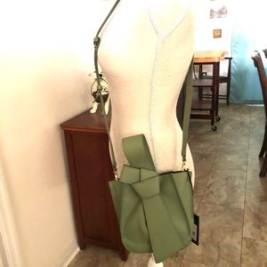 NWT Authentic Zac Zac Posen
Anthea Wristlet Crossbody With Dust Bag